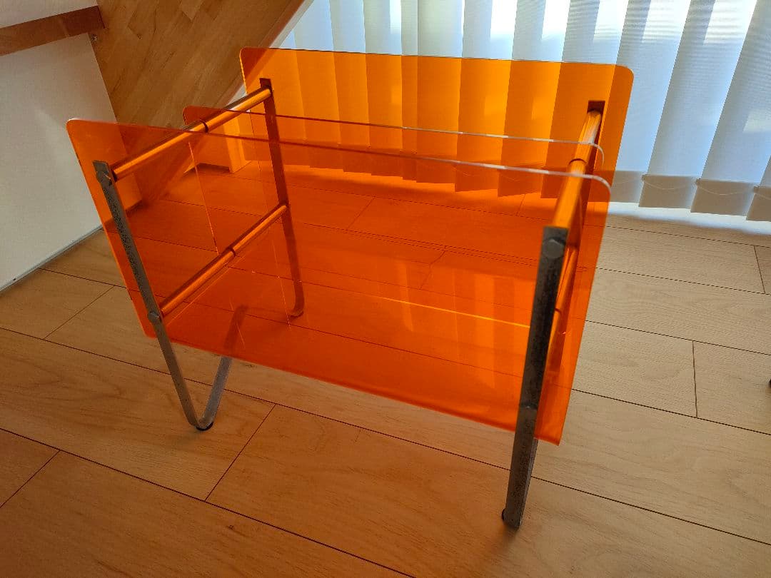 オレンジ アクリル マガジンラック　ミッドセンチュリー　レトロ　スペースエイジ