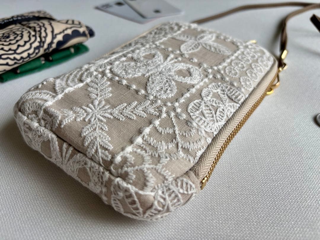 【スマホショルダー】ミナペルホネン forest tileライトベージュ