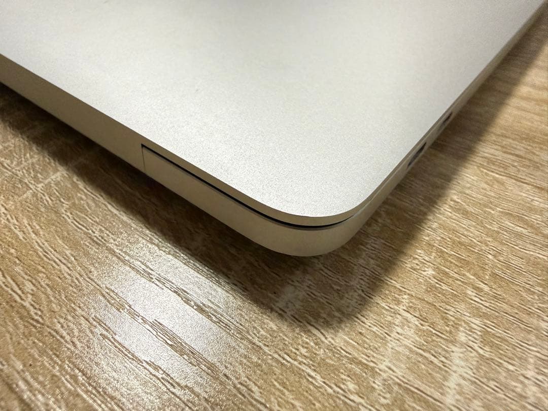 超美品Apple MacBook Pro M2 13インチ シルバー 16g