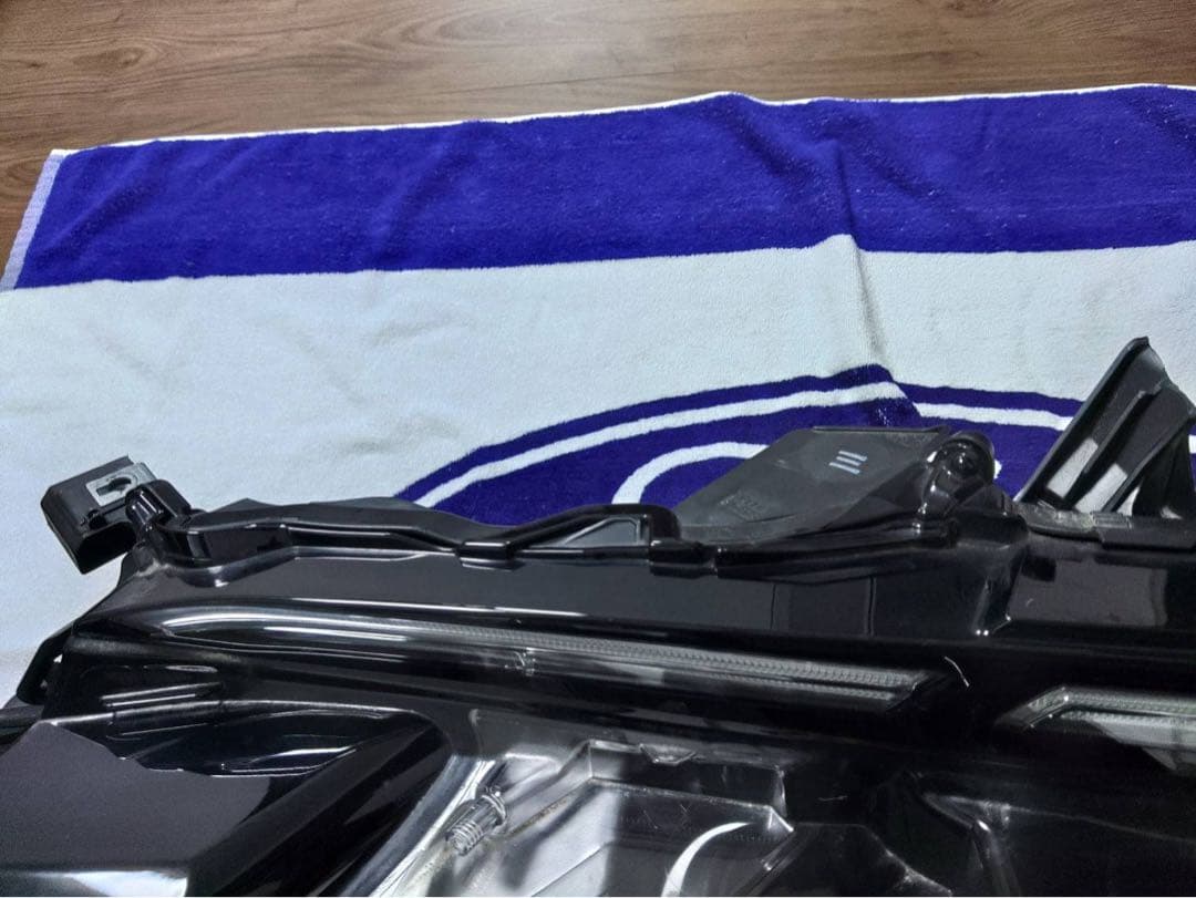 クラウン　スポーツ　AZSH36W 左　ヘッドライト　KOITO 30-483