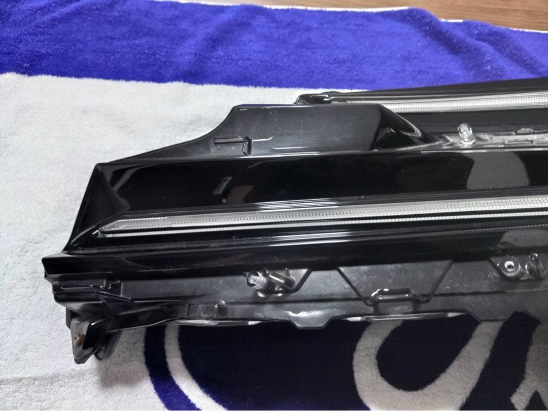 クラウン　スポーツ　AZSH36W 左　ヘッドライト　KOITO 30-483