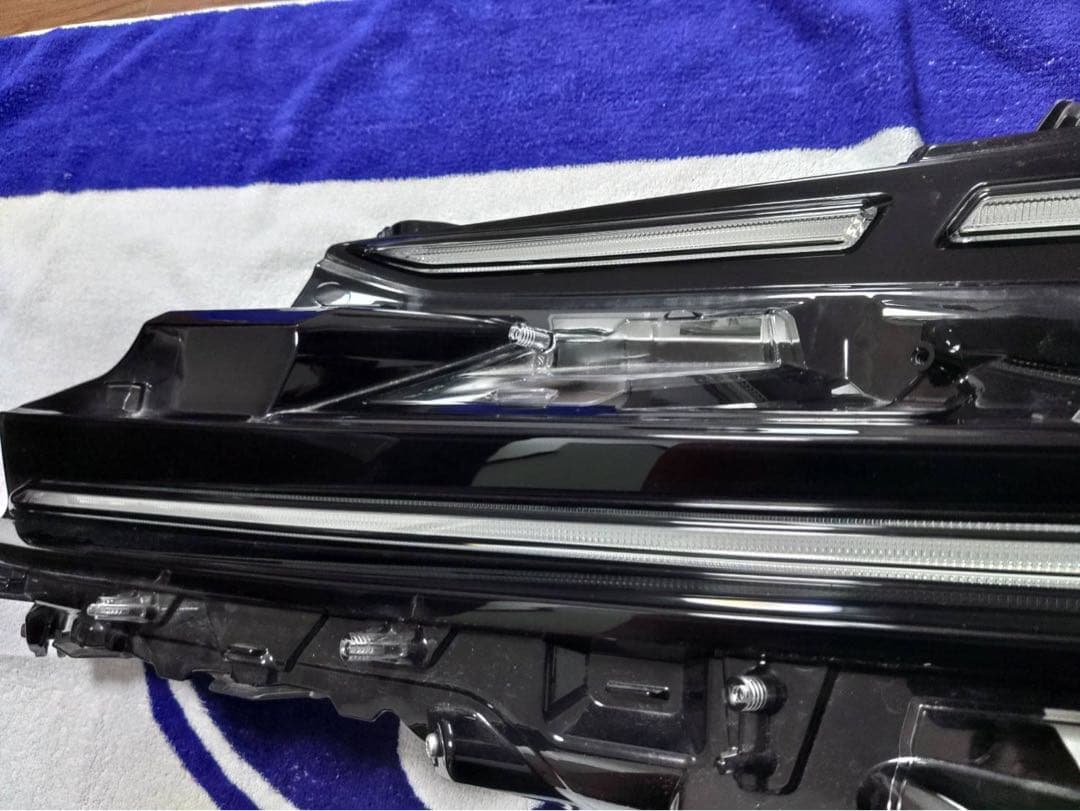 クラウン　スポーツ　AZSH36W 左　ヘッドライト　KOITO 30-483