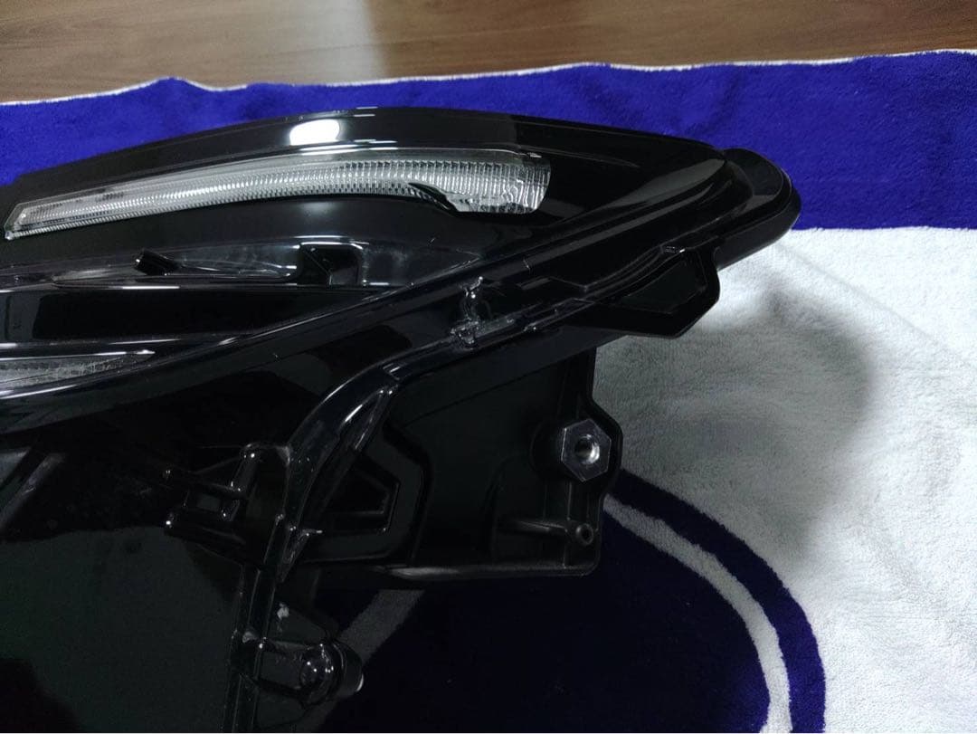 クラウン　スポーツ　AZSH36W 左　ヘッドライト　KOITO 30-483