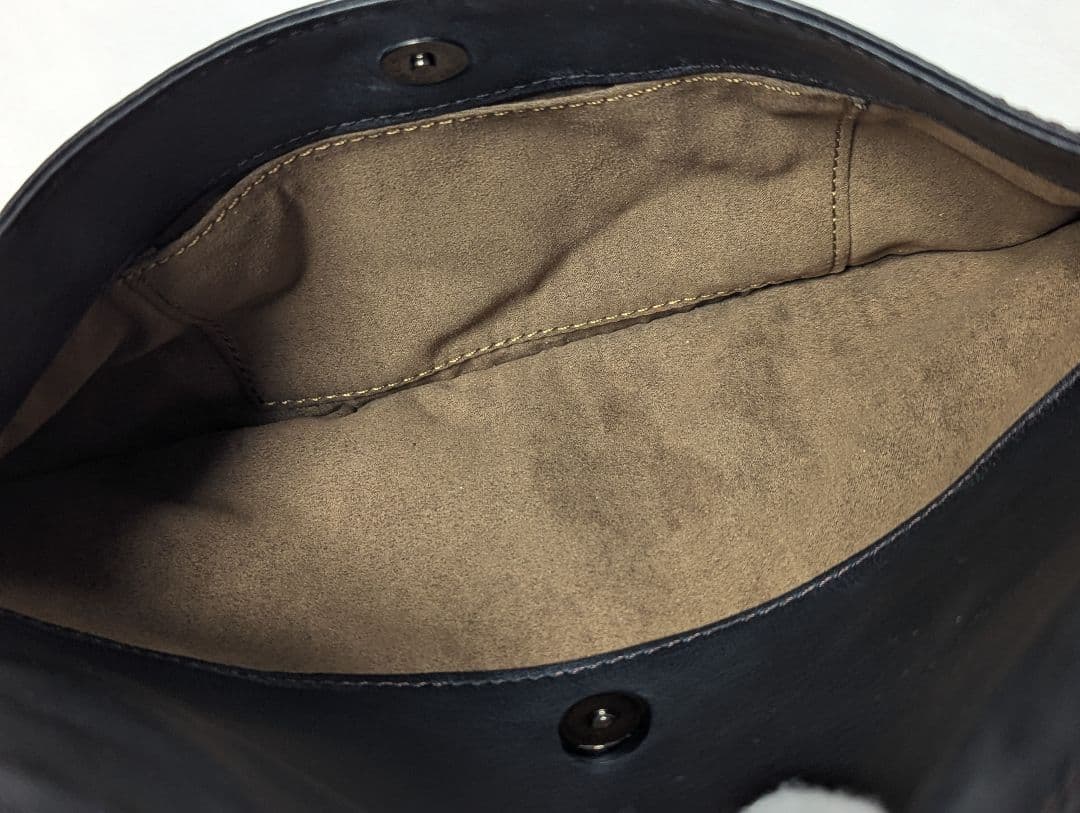 im product　ISSEY MIYAKE ショルダーバック　レザーB739