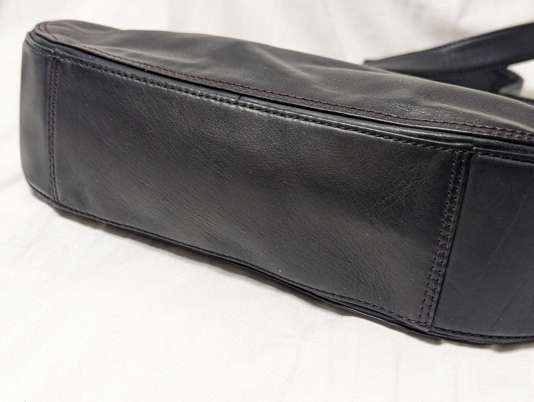 im product　ISSEY MIYAKE ショルダーバック　レザーB739