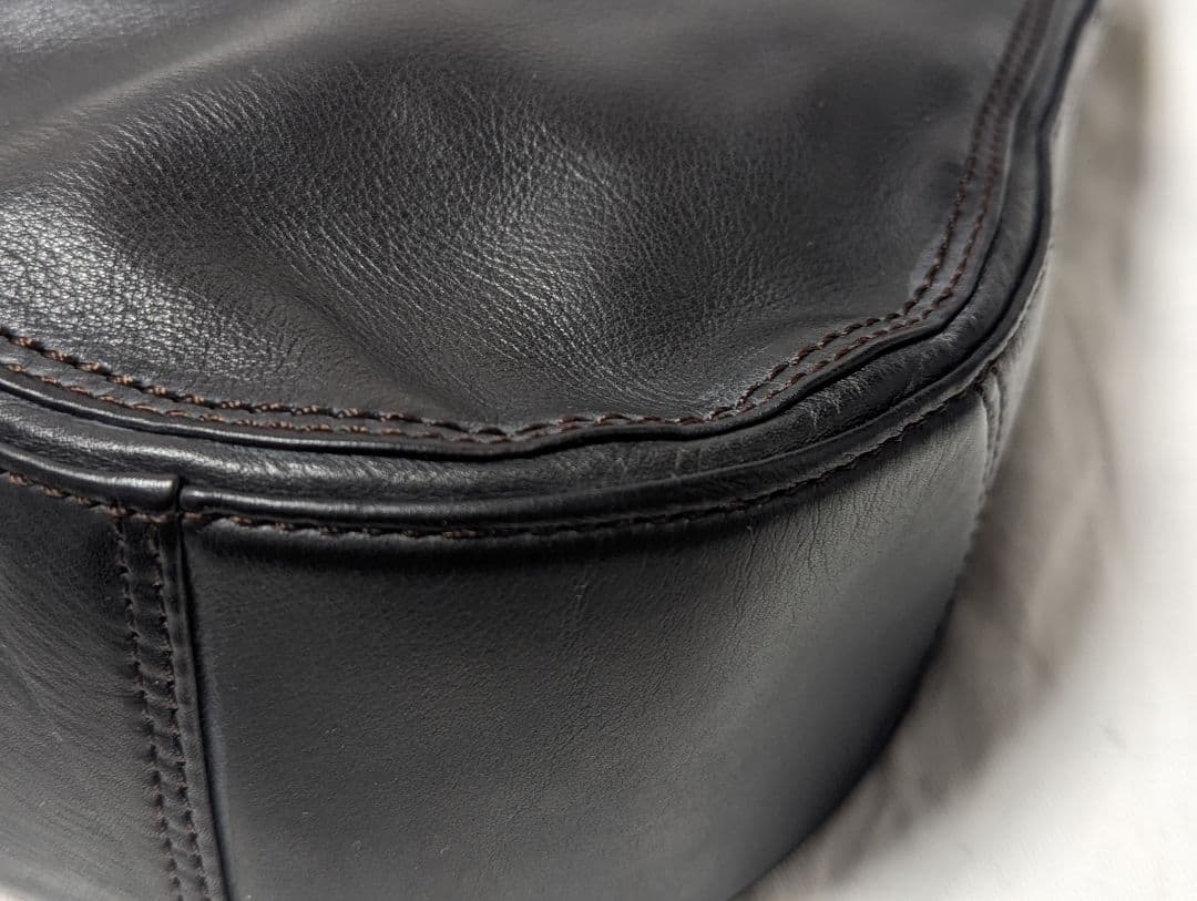 im product　ISSEY MIYAKE ショルダーバック　レザーB739