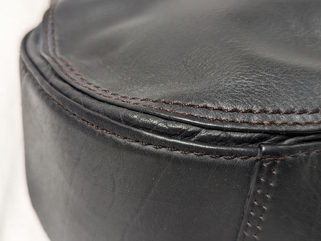 im product　ISSEY MIYAKE ショルダーバック　レザーB739