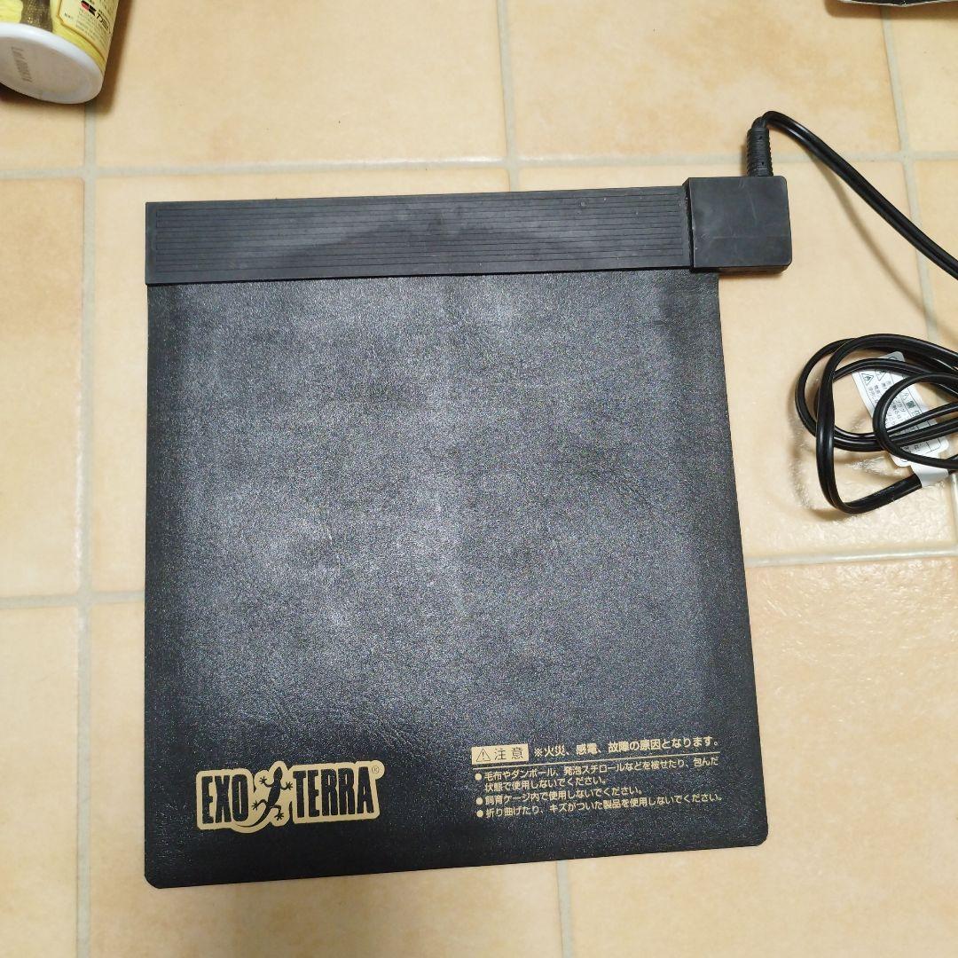 ビバリアLCDペットサーモ（未使用新品）とUVBライト・ソケット他おまけセット！