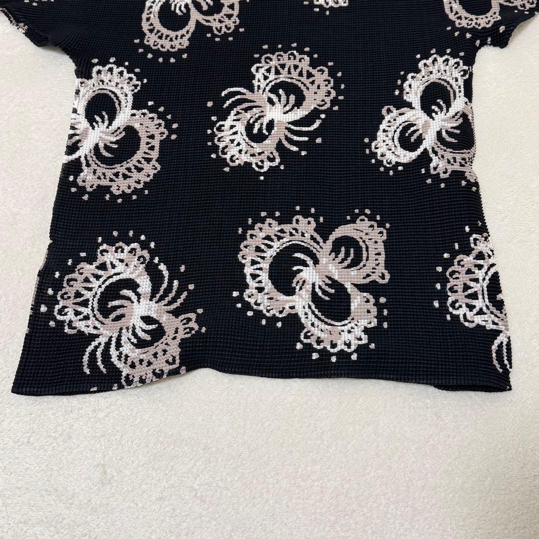 極美品✨ISSEY MIYAKE me プリーツ　黒色　半袖　トップス　柄入り