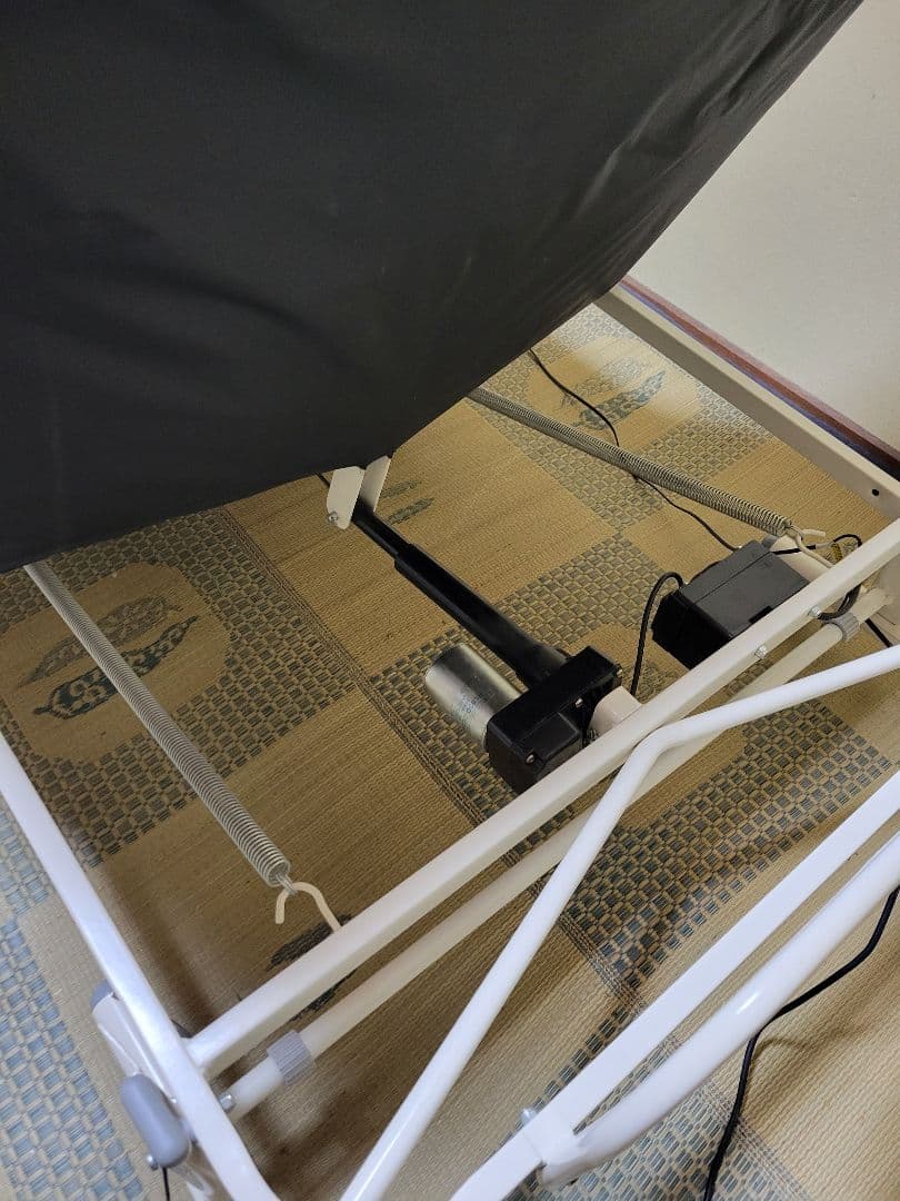 折りたたみ電動ベッド / シングルサイズ / ホワイト