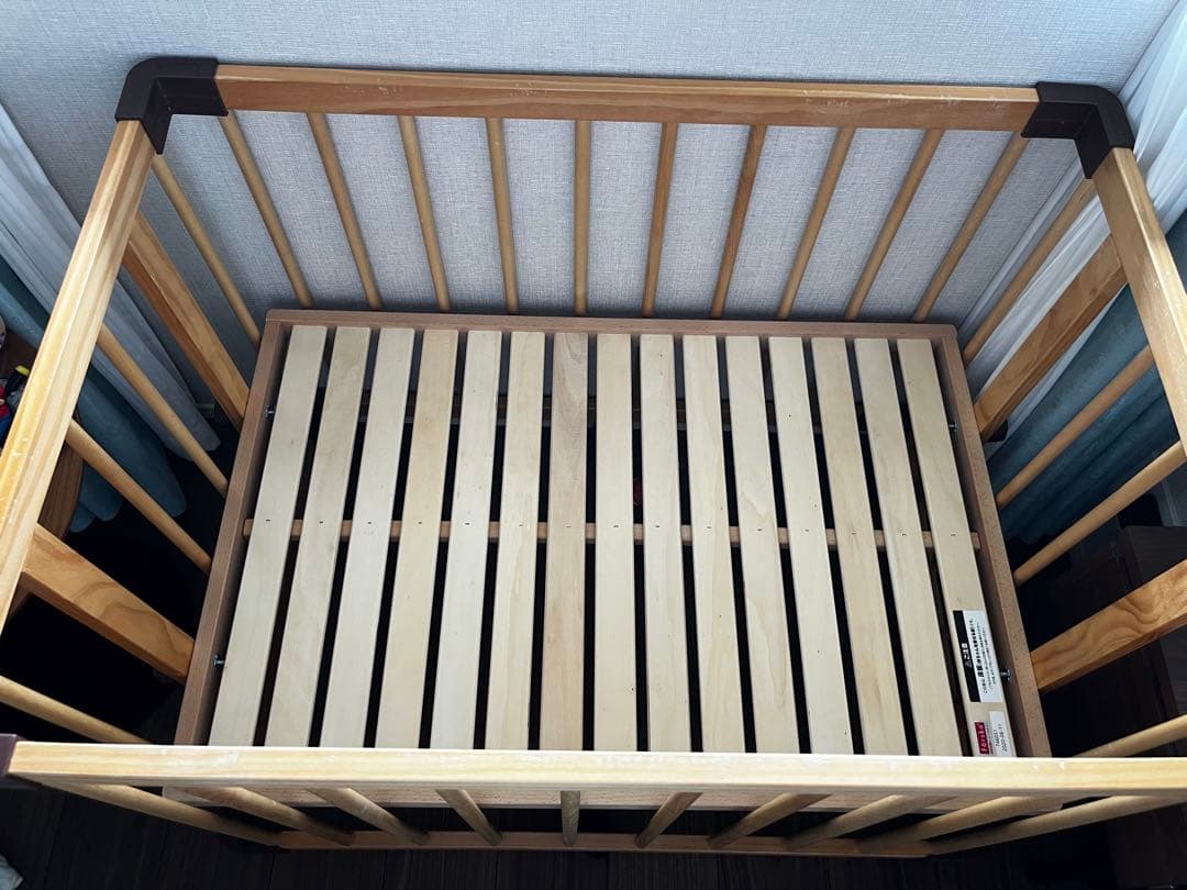 Farska木製ベビーベッド 移動可能キャスター付き