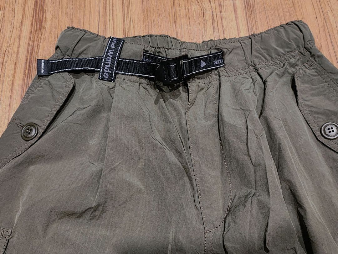 アンドワンダー オーバーサイズドカーゴパンツ カーキ WS