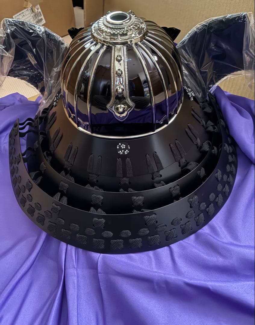 久月 五月人形 黒色兜 鯉装飾 専用箱付き