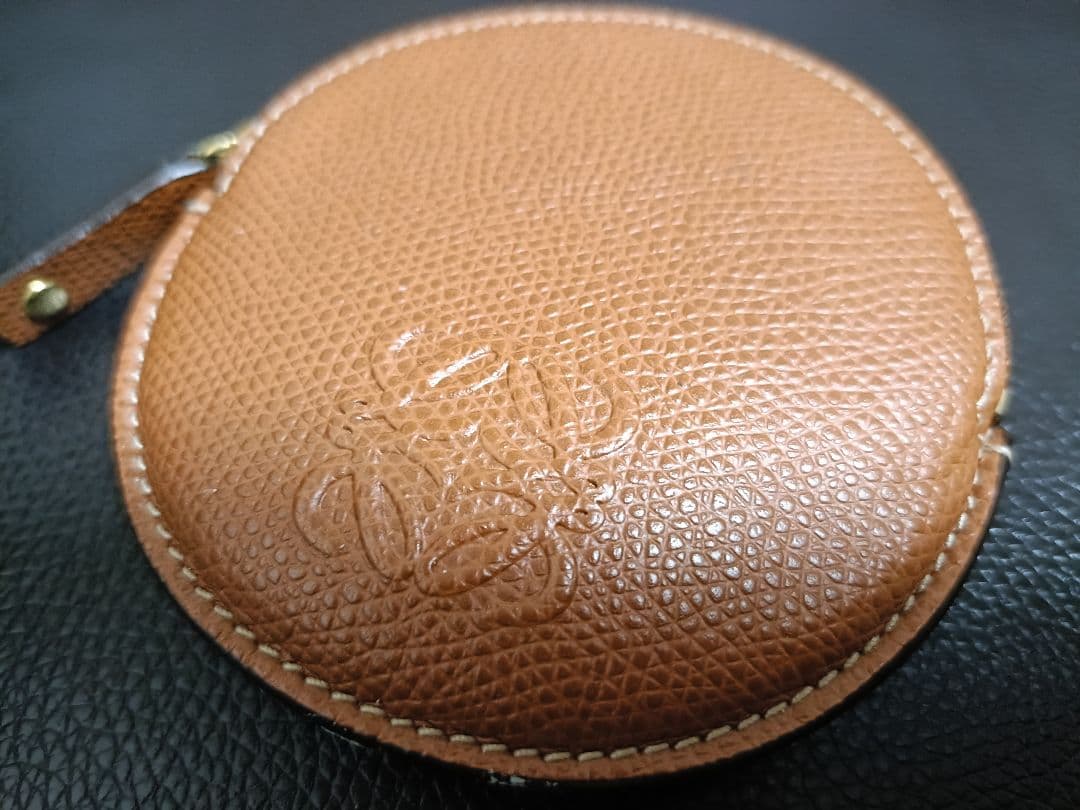 極美品☆ロエベ☆アナグラムシボ革丸型ケース☆ブラウン☆メンズレディース