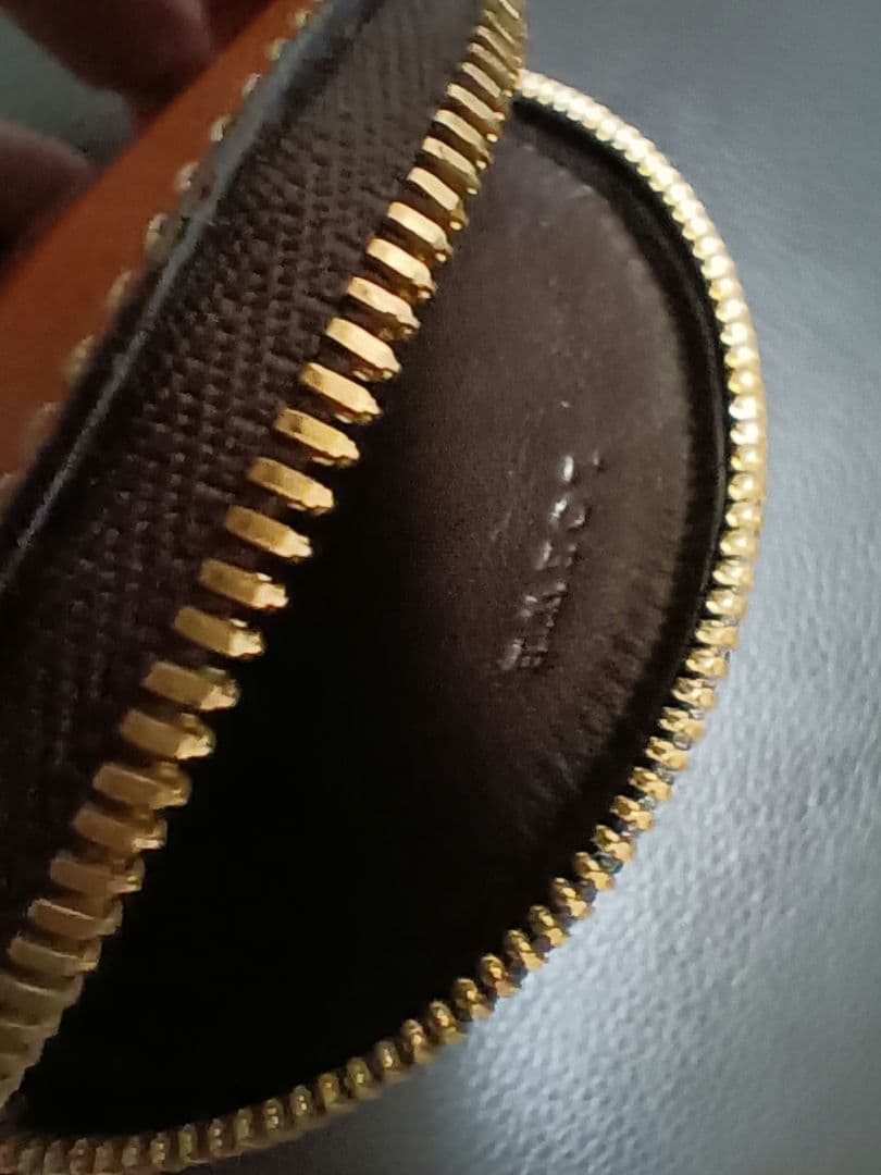 極美品☆ロエベ☆アナグラムシボ革丸型ケース☆ブラウン☆メンズレディース