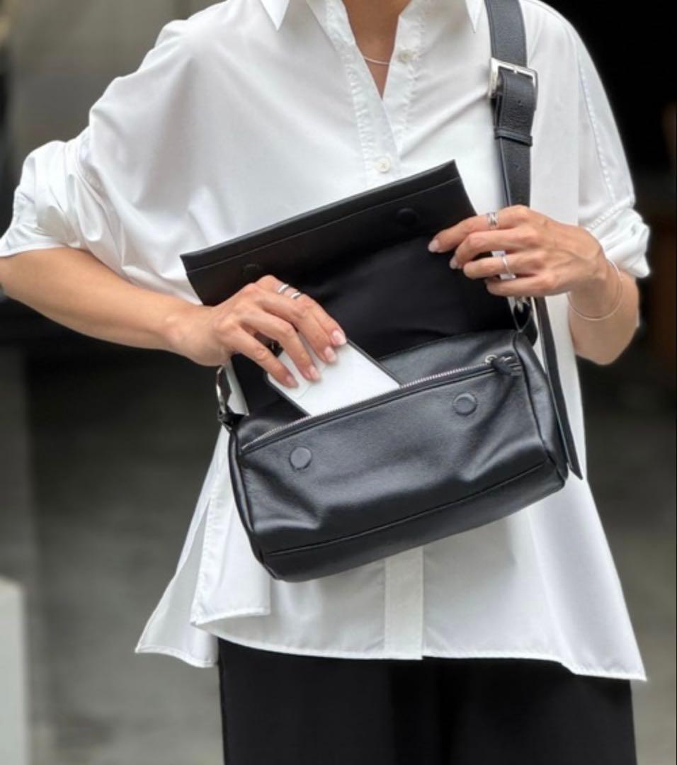 【新品未使用】ビアズリー レザーリングボディバッグ ブラック