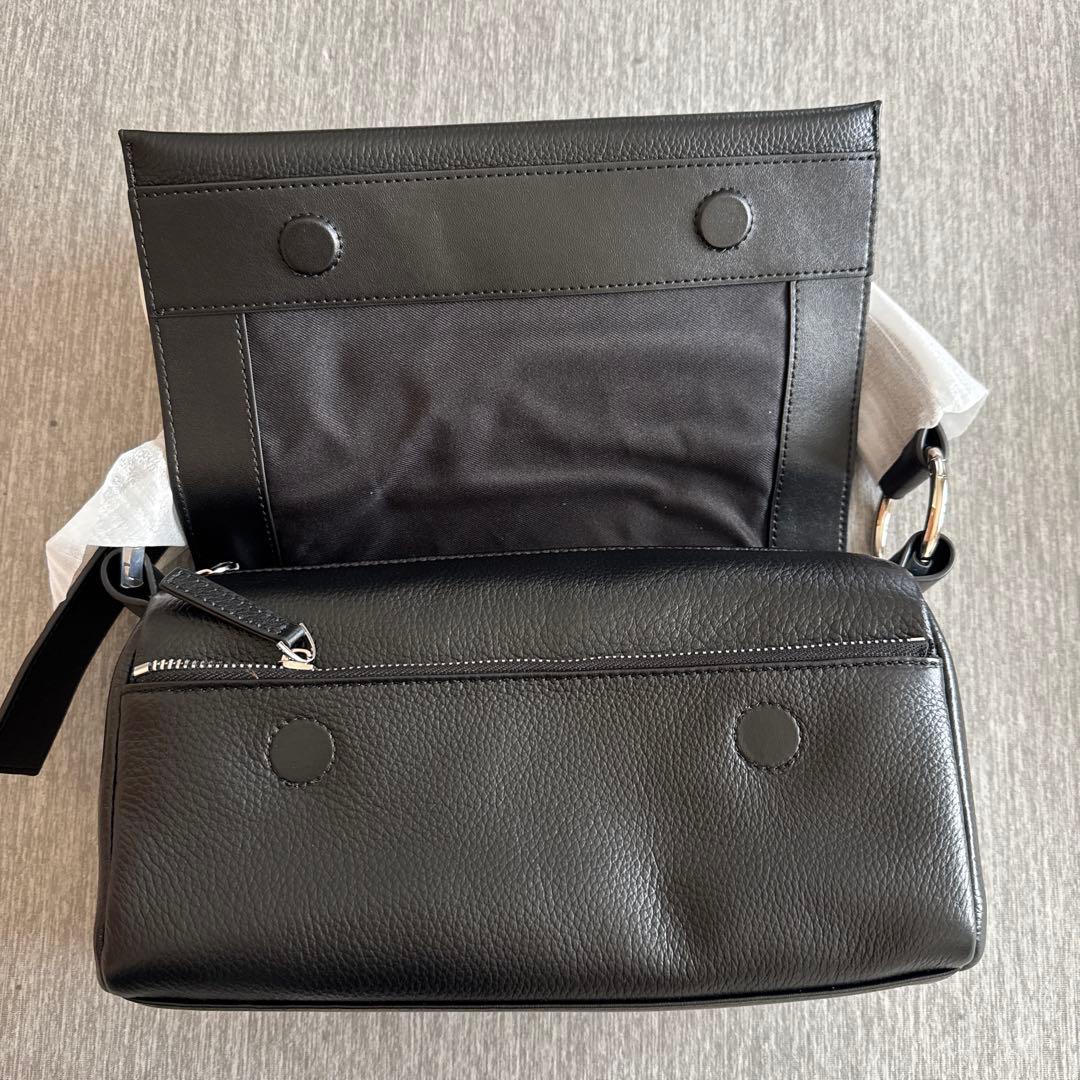 【新品未使用】ビアズリー レザーリングボディバッグ ブラック