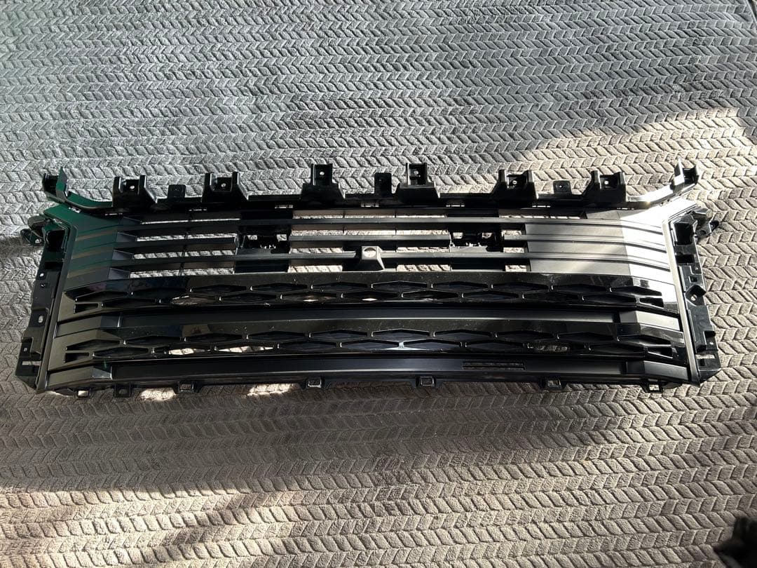 新車デリカD5 純正シャモニーフロントグリル