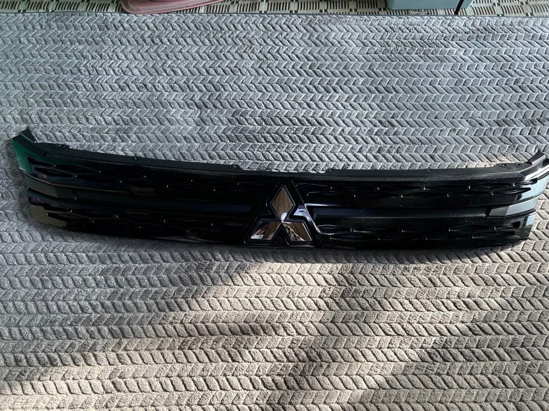 新車デリカD5 純正シャモニーフロントグリル