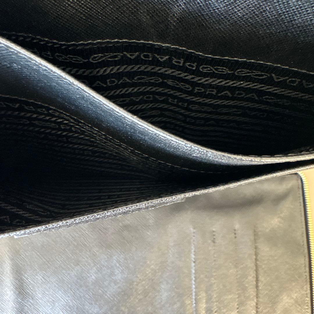 最終値引げ！Prada ドキュメントケース