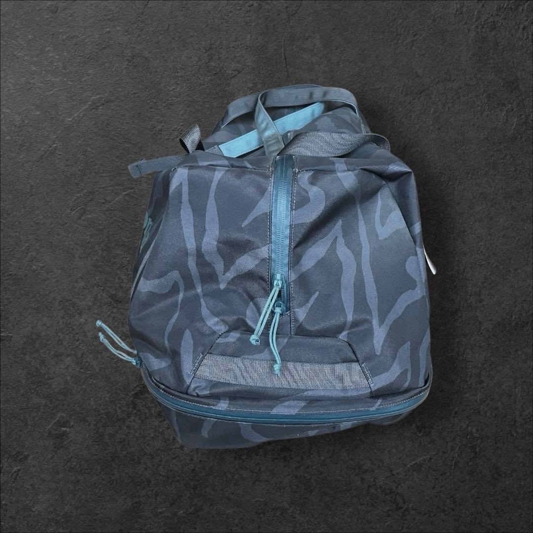 パタゴニアpatagoniaジェリーロペス プレーニングダッフルバッグ カモ