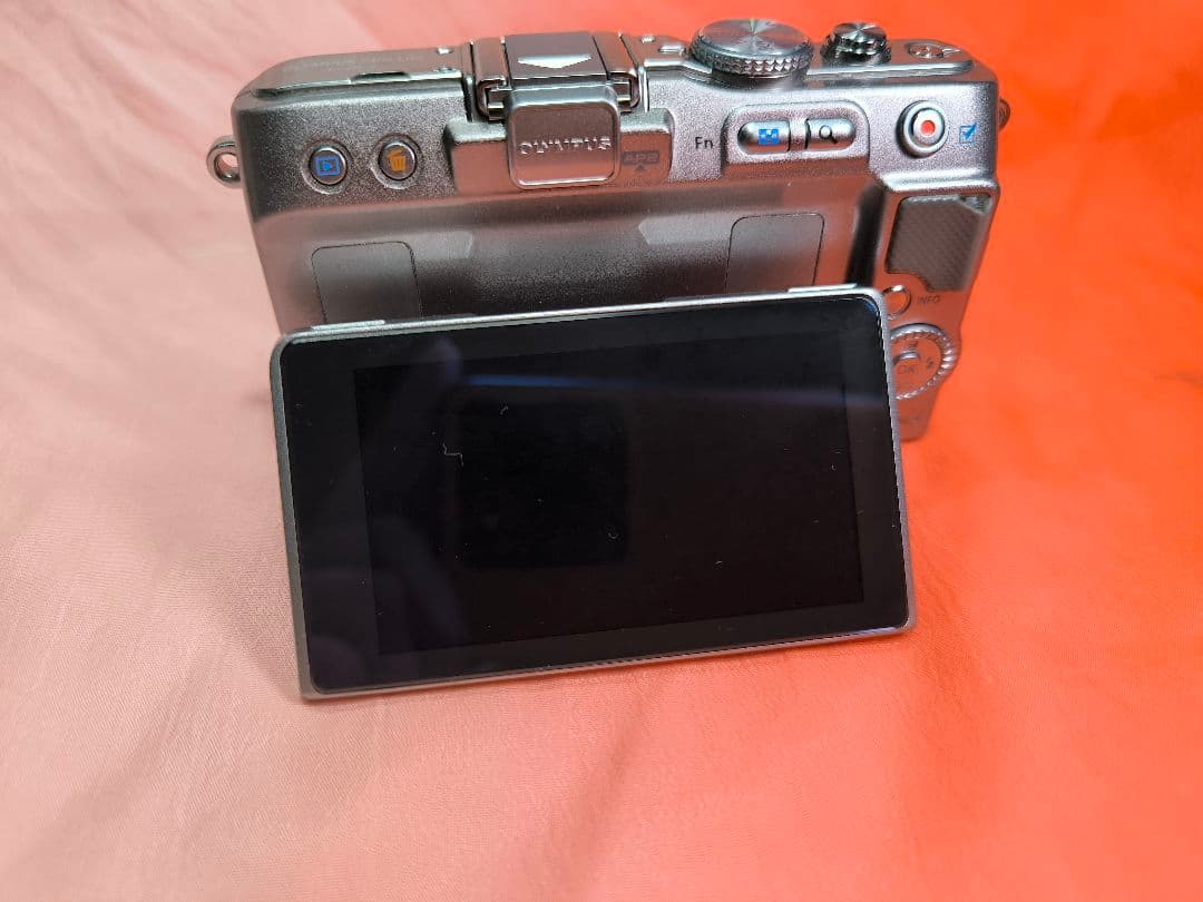 OLYMPUS E-PL3 シルバー ボディ ※手振れエラー有り