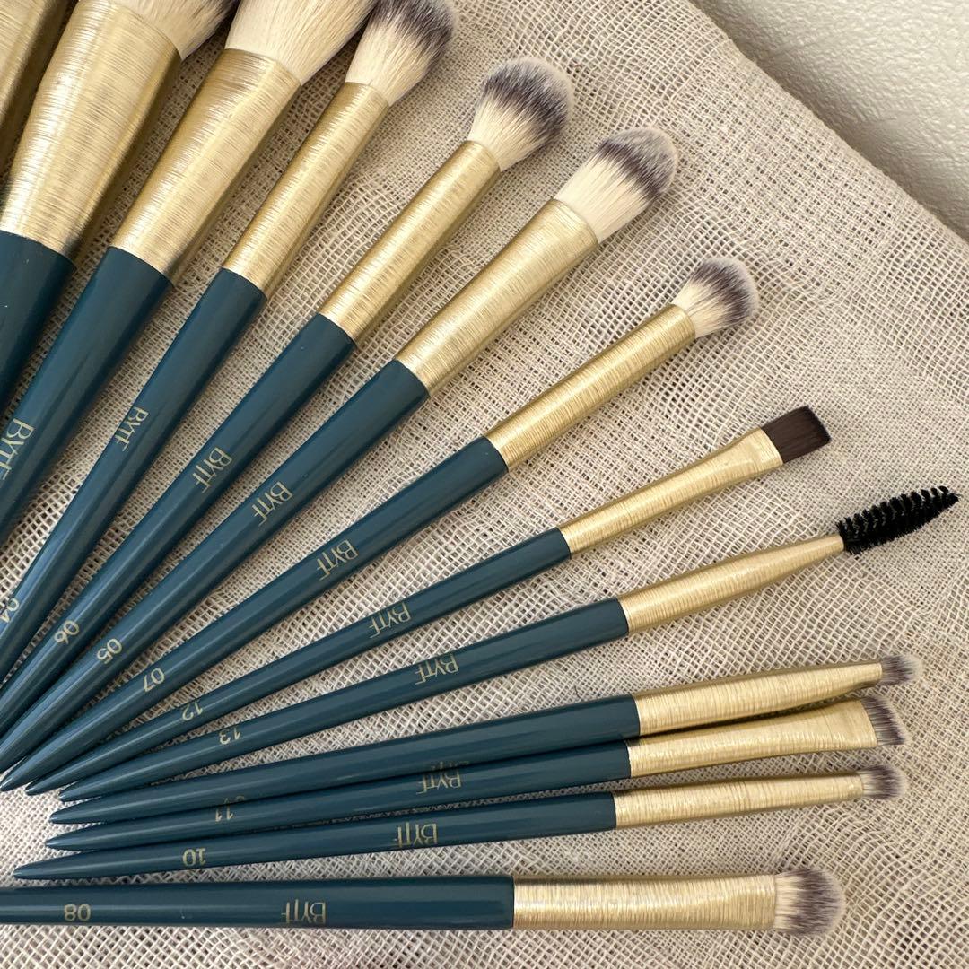 BYTF ビーワイティーエフ アンビションメイクアップブラシ アヤバネッサ