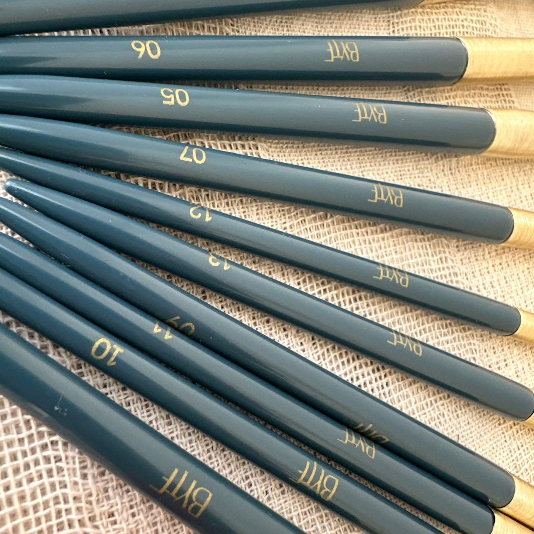 BYTF ビーワイティーエフ アンビションメイクアップブラシ アヤバネッサ