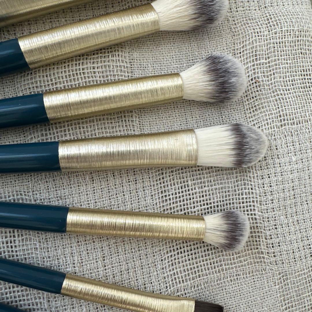 BYTF ビーワイティーエフ アンビションメイクアップブラシ アヤバネッサ