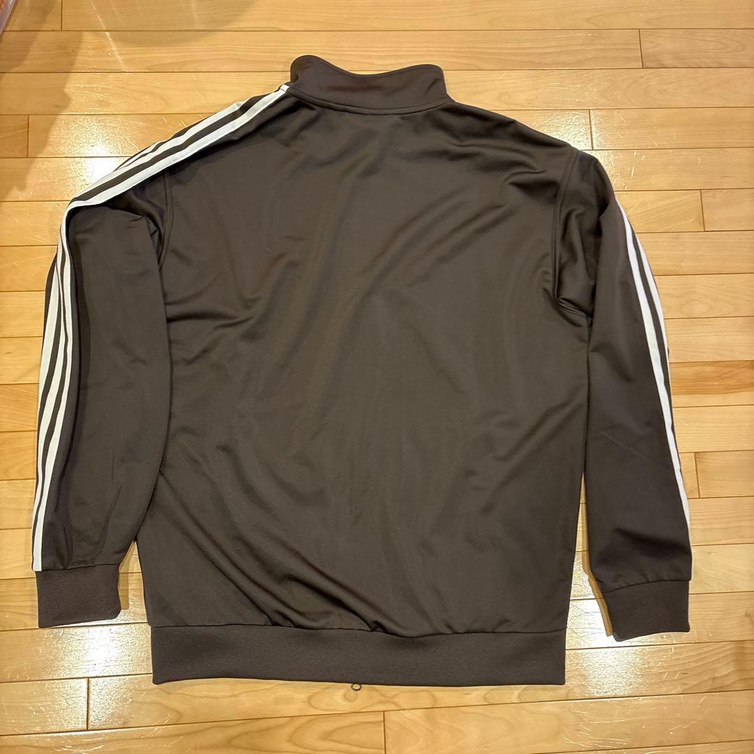 adidas ジェンダーニュートラル　トラックジャケット ブラウン