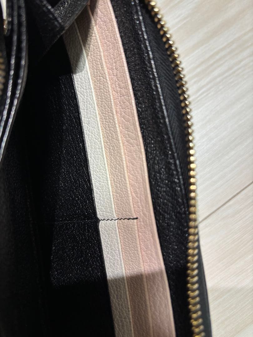 MIU MIU ブラックレザー 長財布 箱付き