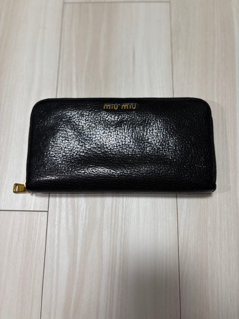 MIU MIU ブラックレザー 長財布 箱付き