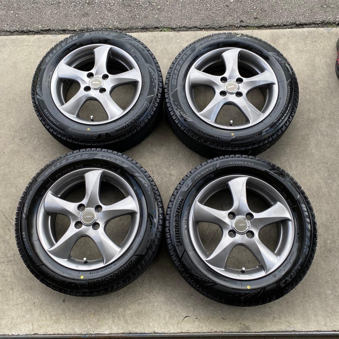 中古バリ溝ブリヂストンスタッドレスセット175/65R15アクア、フィット