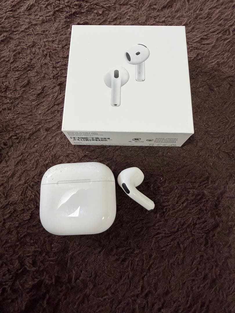 AirPods4本体 ホワイト 充電ケース付き