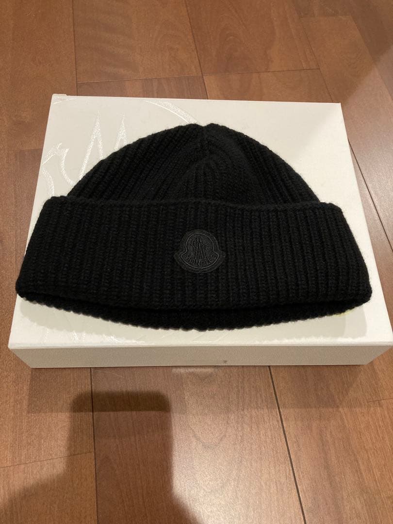MONCLER ブラックニットキャップ