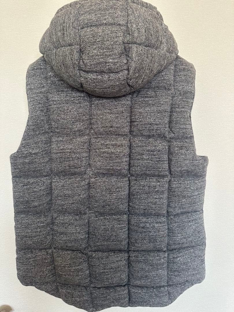 MONCLER フード付きグレーダウンベスト