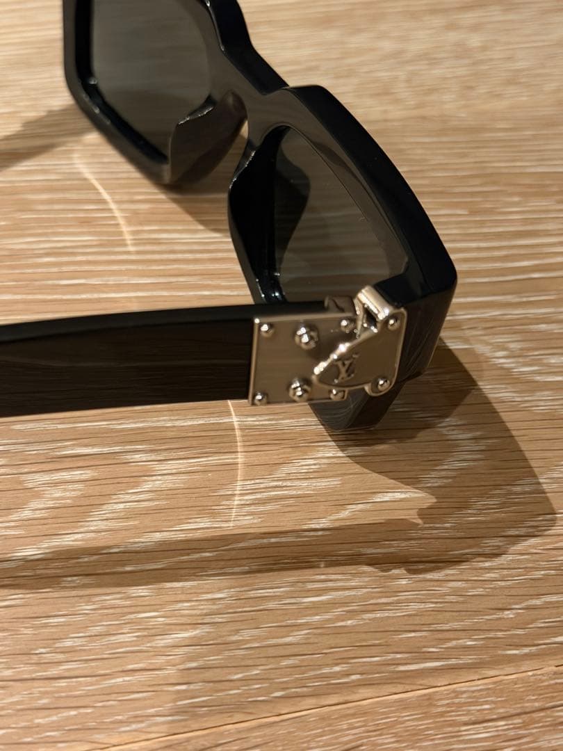 レ*ア様 LOUIS VUITTON ブラック サングラス