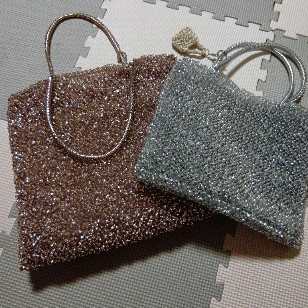 アンテプリマ ピンクのバックと アンテプリマ風 シルバーのバックの2点です。