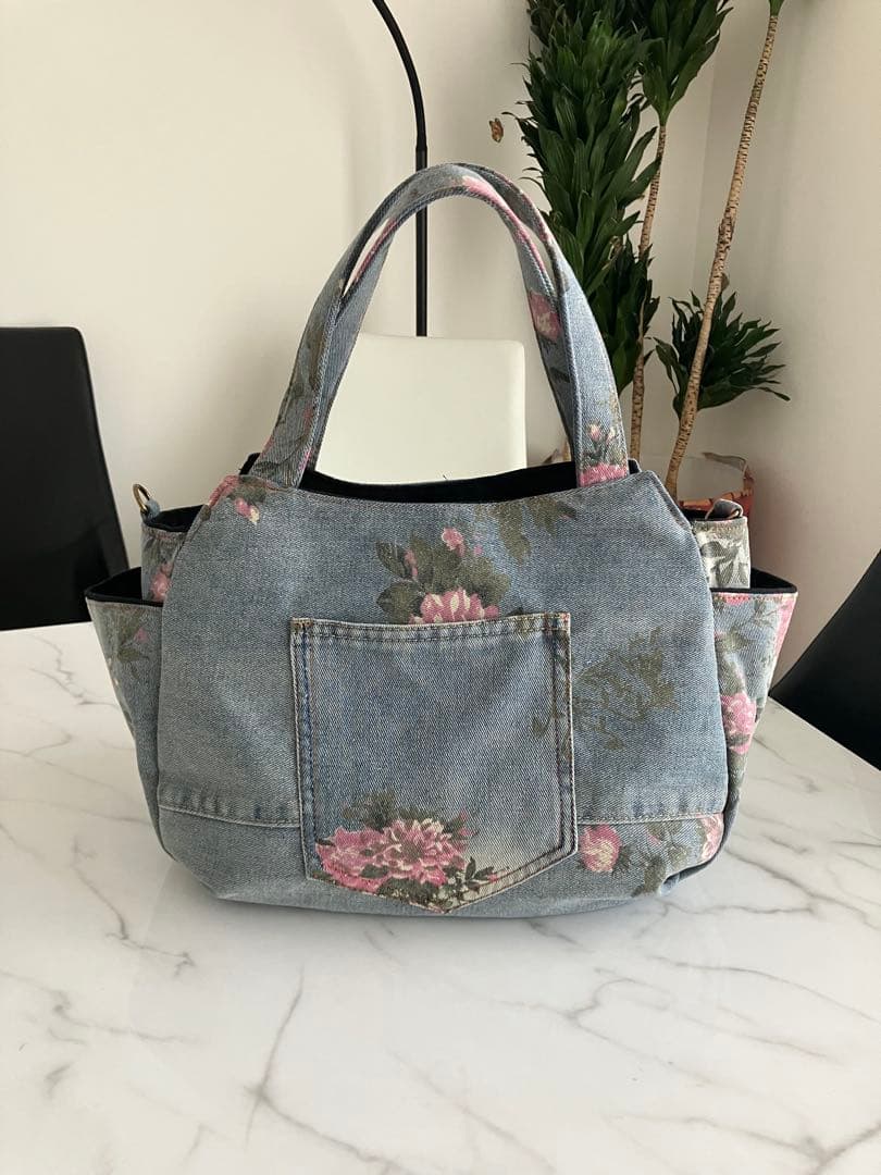 774 ローザ　大きめデニムリメイクバック