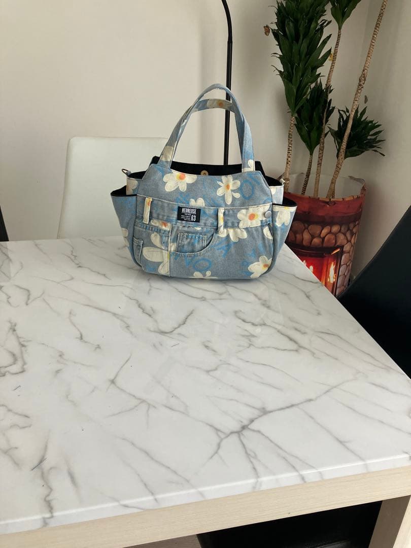 774 ローザ　大きめデニムリメイクバック