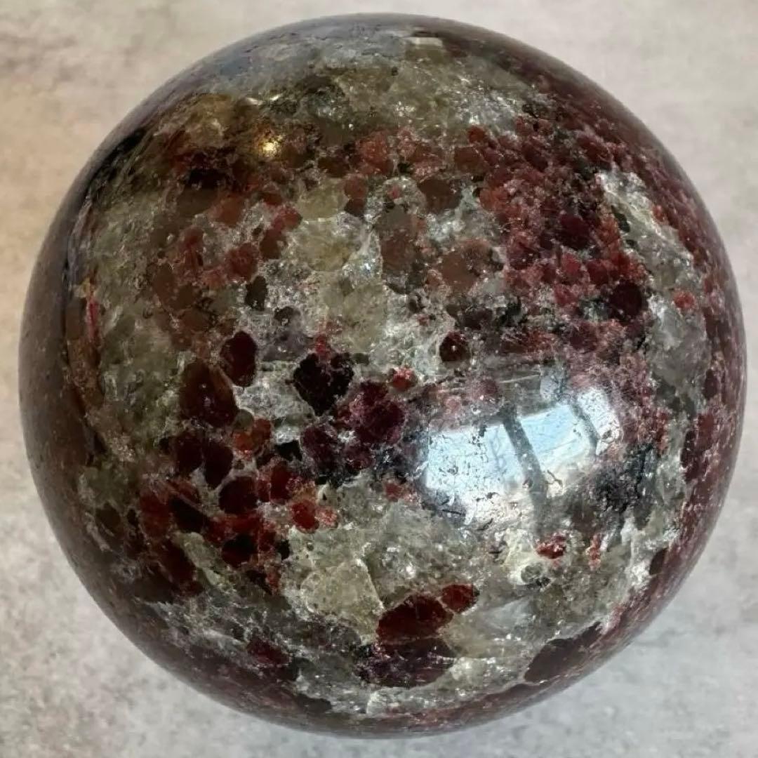 ガーネット　スフィア　マダガスカル産　約67mm