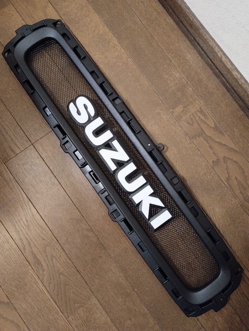 スズキハスラー純正フロントグリル改 凹部分スムージング+Bigエンブレム