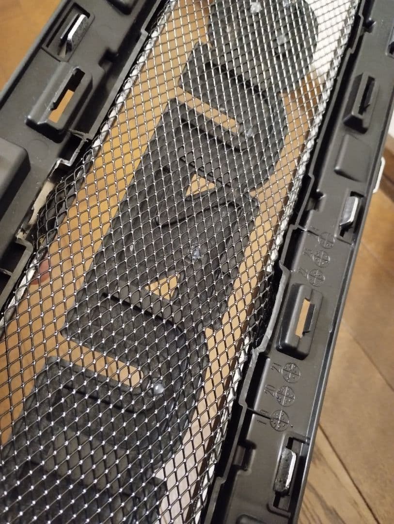 スズキハスラー純正フロントグリル改 凹部分スムージング+Bigエンブレム