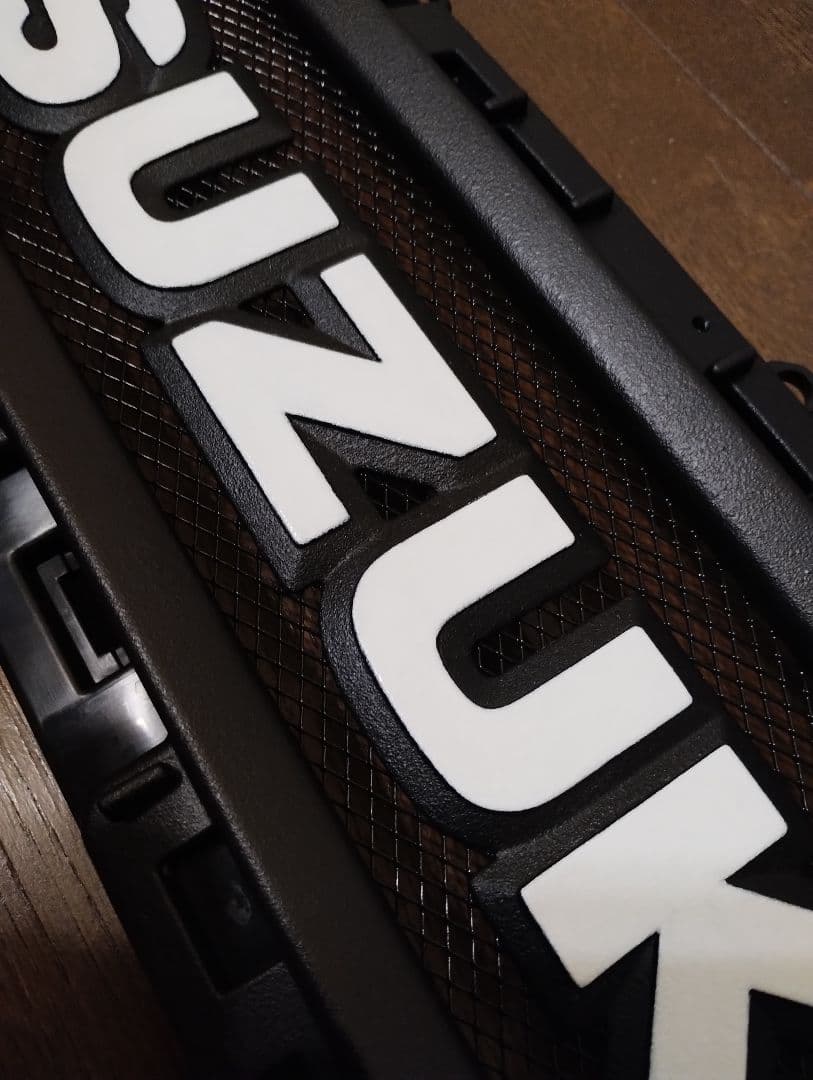 スズキハスラー純正フロントグリル改 凹部分スムージング+Bigエンブレム