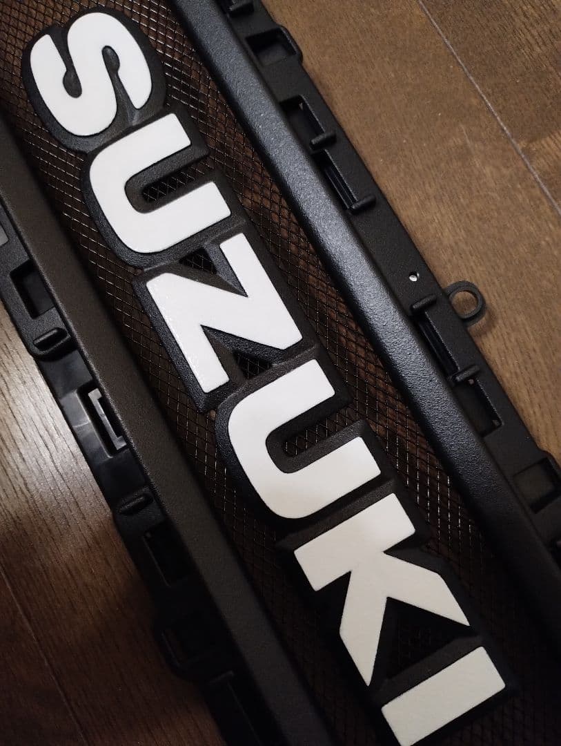 スズキハスラー純正フロントグリル改 凹部分スムージング+Bigエンブレム