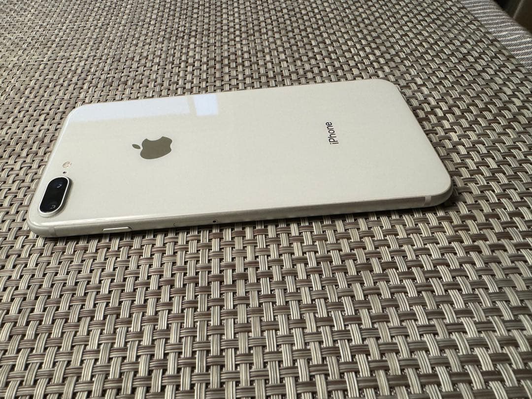 iPhone 8 Plus Silver 64 GB SIMフリー