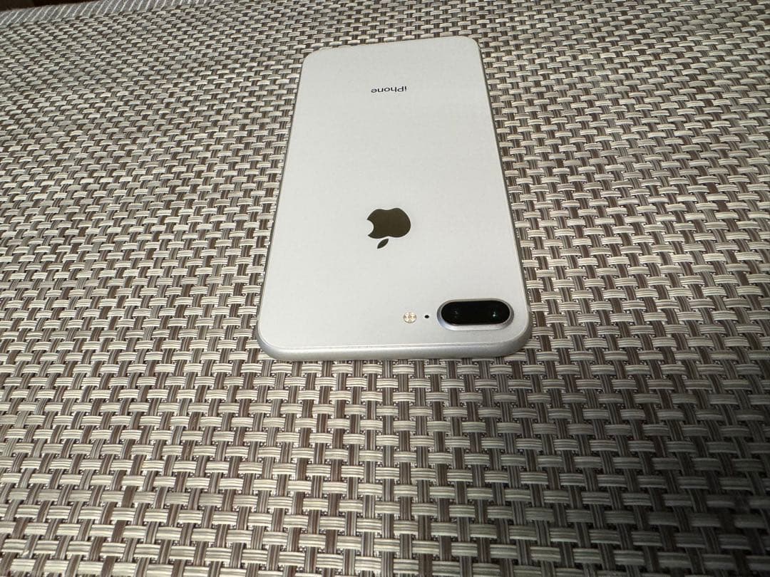 iPhone 8 Plus Silver 64 GB SIMフリー