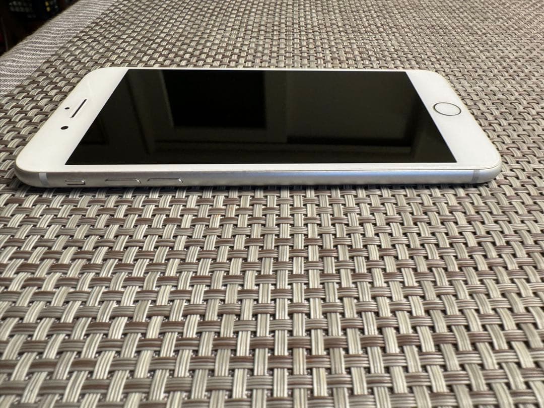 iPhone 8 Plus Silver 64 GB SIMフリー