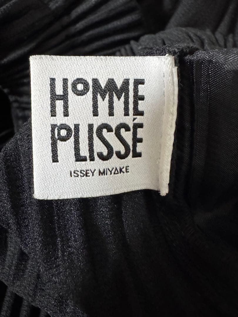 HOMME PLISSÉ ISSEY MIYAKE 黒 テーパードプリーツパンツ