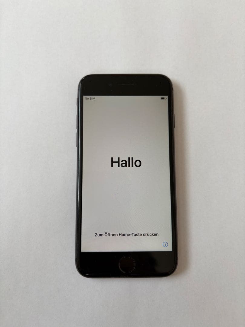 iPhone8 ブラック 背面ひび割れ